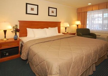 Comfort Inn Monterey by the Sea 03.[1]